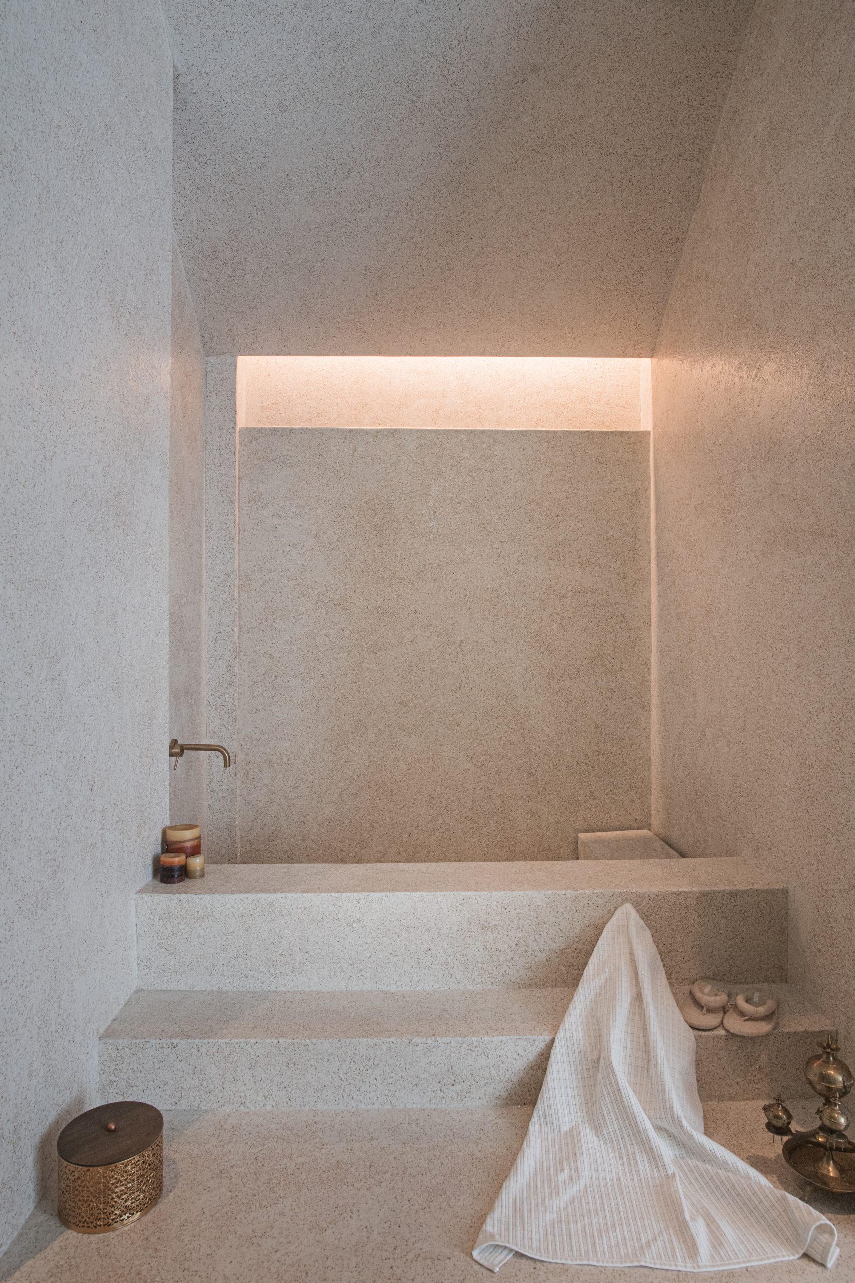 Terrazzo Granitech Microterrazzo 600Q Resin Plaster Hero Shot Terrazzo Granitech Microterrazzo 600Q resin plaster with embedded aggregates, crack-resistant finish.